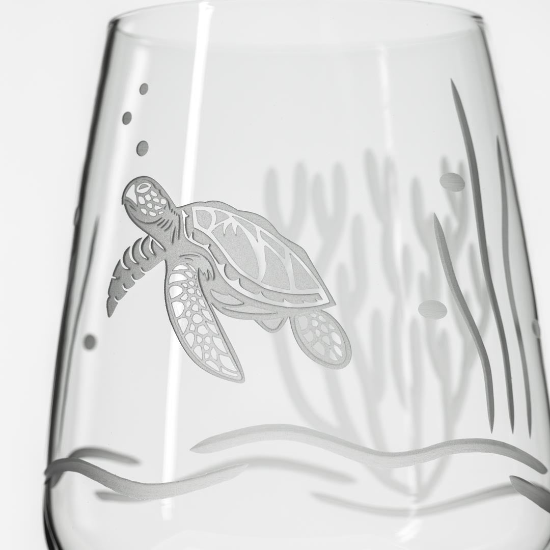 Sea Turtle 19.5oz All Purpose Wine Glass Detailed Sand Engraving by Rolf Glass