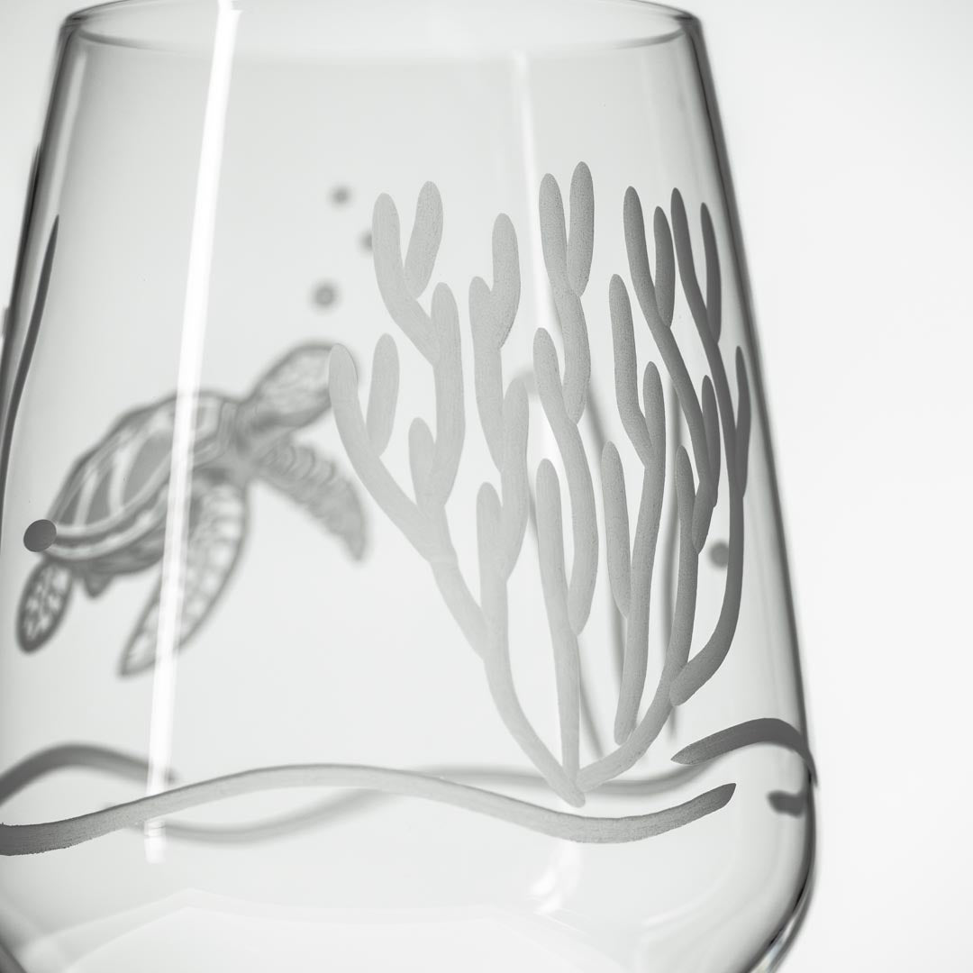 Sea Turtle 19.5oz All Purpose Wine Glass Detailed Diamond Wheel Engraving by Rolf Glass