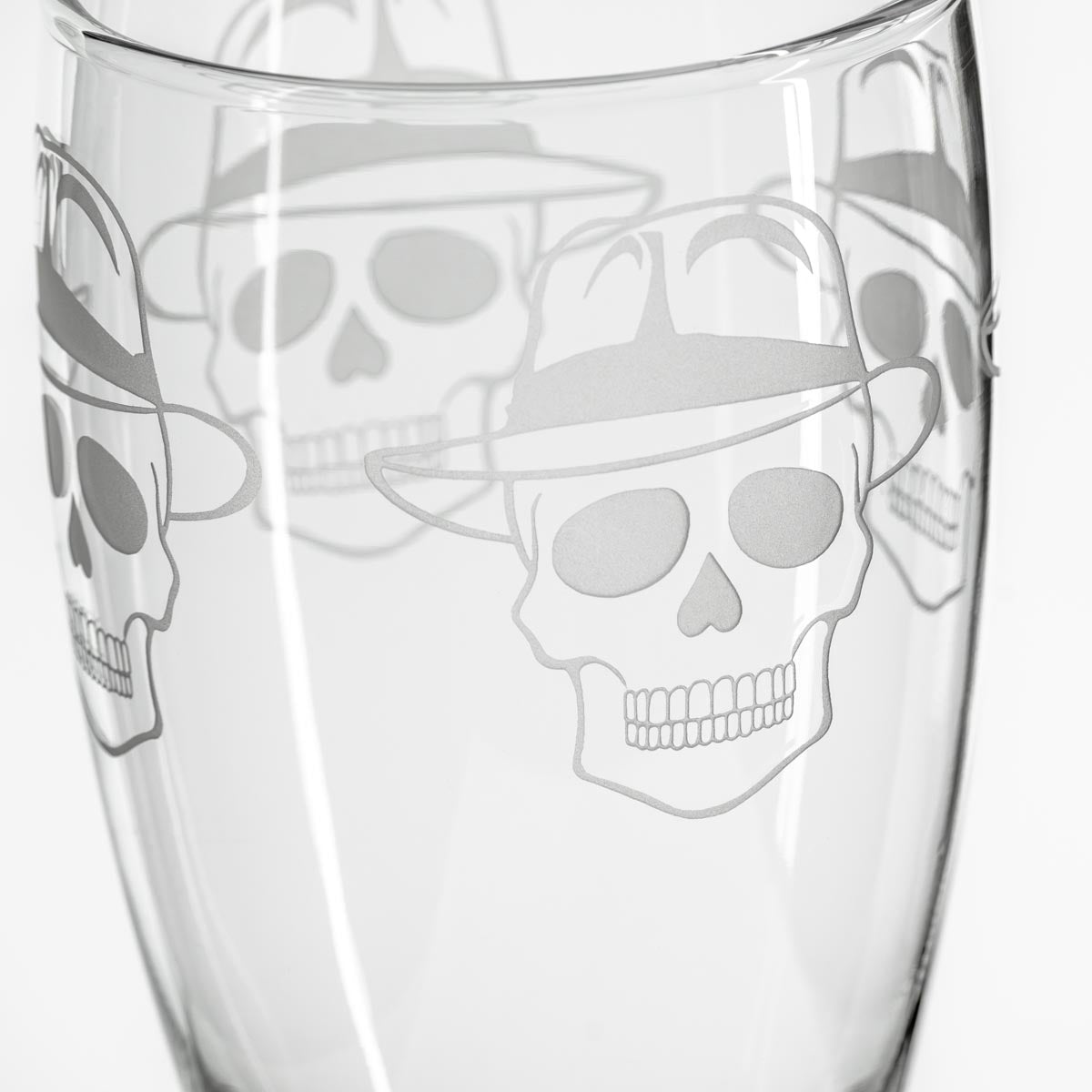 Rolf Glass Numbskulls 20oz Large Pilsner Beer Glass detailed engraving of skull wearing a fedora