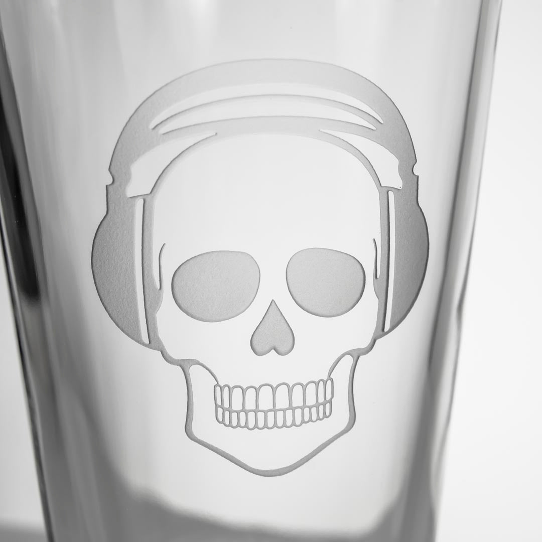 Rolf Glass Numbskulls 16oz Beer Pint Glass Skull with detailed sand engraving of Beats Headphones