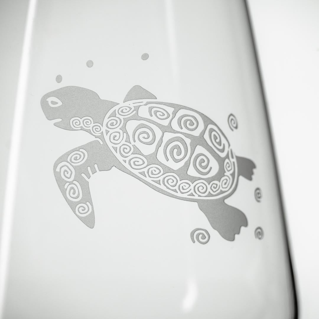 Rolf Glass Sea Turtle 18oz Stemless Wine Tumbler Glass detailed etching